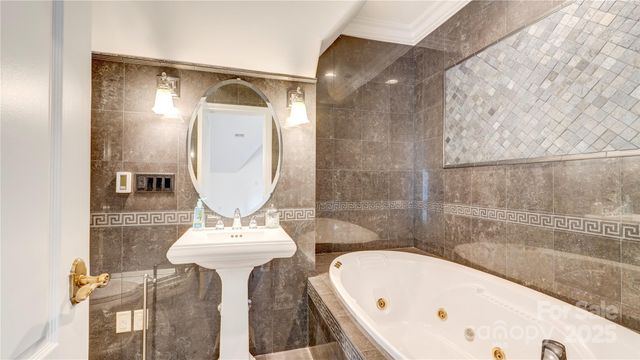 2310 La Maison Drive, Charlotte, NC 28226