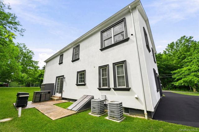 8 Darmstadter Road, Bloomingburg, NY 12721