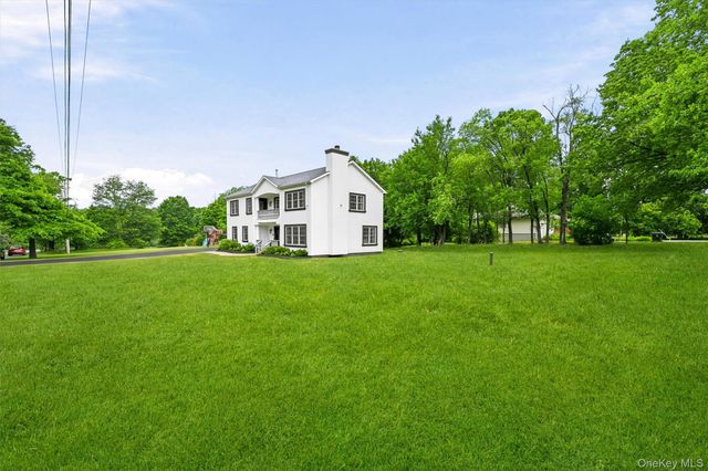 8 Darmstadter Road, Bloomingburg, NY 12721