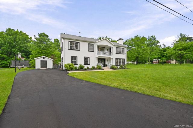 8 Darmstadter Road, Bloomingburg, NY 12721