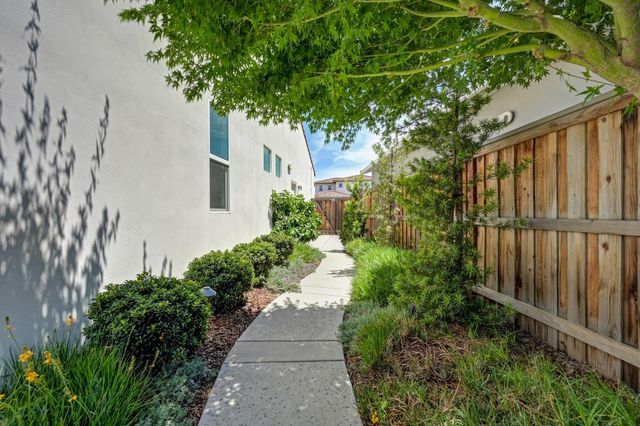 3017 Bedford Falls Way, Sacramento, CA 95818