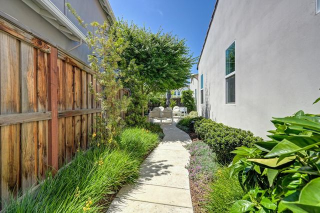 3017 Bedford Falls Way, Sacramento, CA 95818