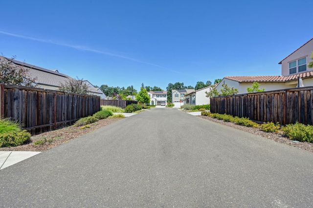 3017 Bedford Falls Way, Sacramento, CA 95818