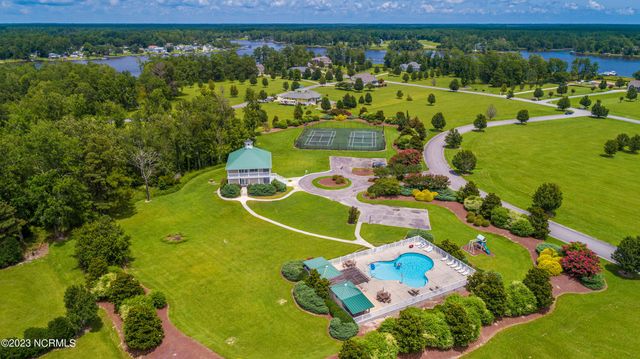 21 Meadow Lane, Arapahoe, NC 28510