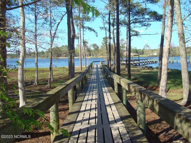 21 Meadow Lane, Arapahoe, NC 28510