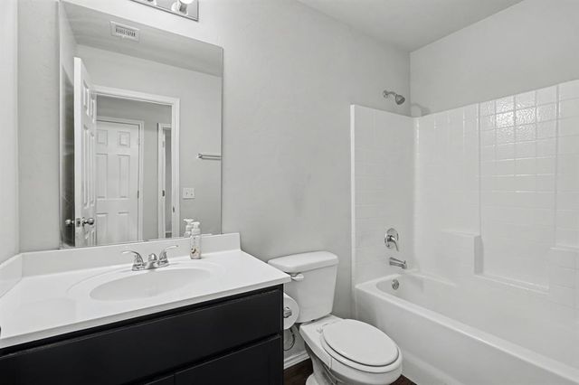 9638 High Noon Road, Yukon, OK 73099