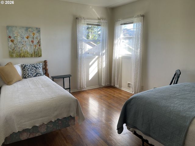 805 BIRCH Ave, Garibaldi, OR 97118