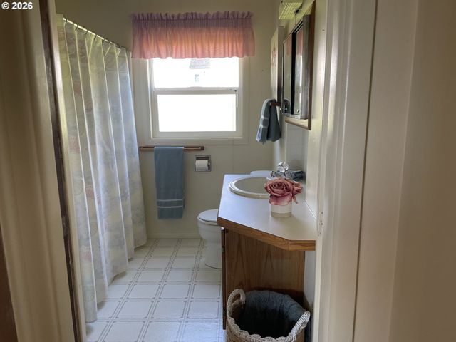 805 BIRCH Ave, Garibaldi, OR 97118