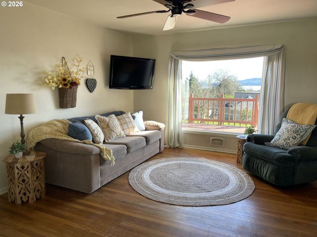 805 BIRCH Ave, Garibaldi, OR 97118