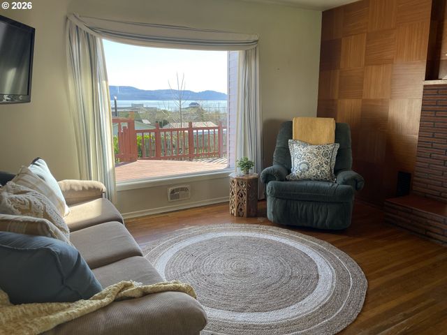 805 BIRCH Ave, Garibaldi, OR 97118