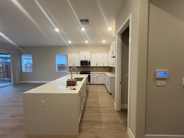 9073 Elliott Springs Dr, Elk Grove, CA 95624