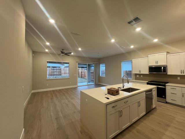 9073 Elliott Springs Dr, Elk Grove, CA 95624