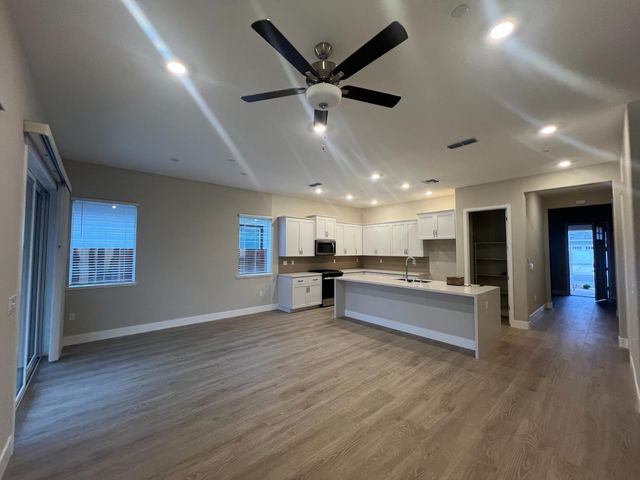 9073 Elliott Springs Dr, Elk Grove, CA 95624