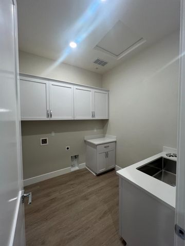 9073 Elliott Springs Dr, Elk Grove, CA 95624