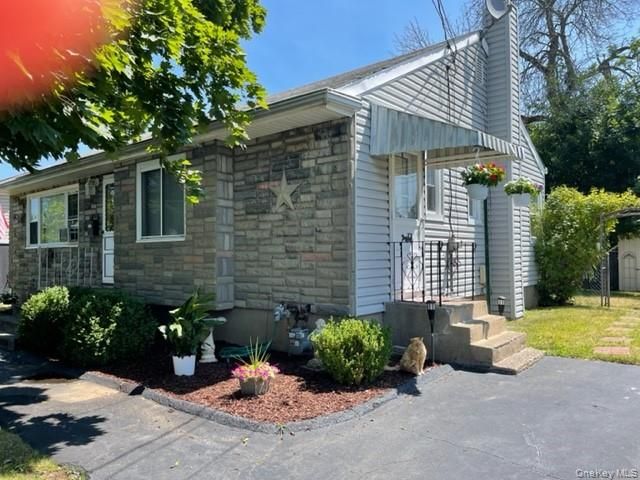 8 Rochelle Court, Stony Point, NY 10980