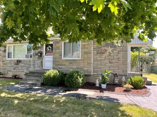 8 Rochelle Court, Stony Point, NY 10980