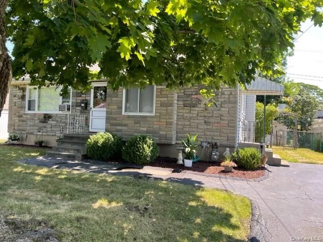 8 Rochelle Court, Stony Point, NY 10980