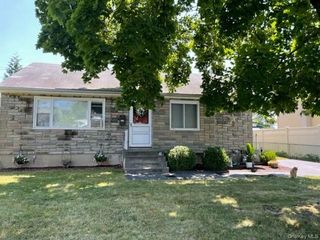 8 Rochelle Court, Stony Point, NY 10980