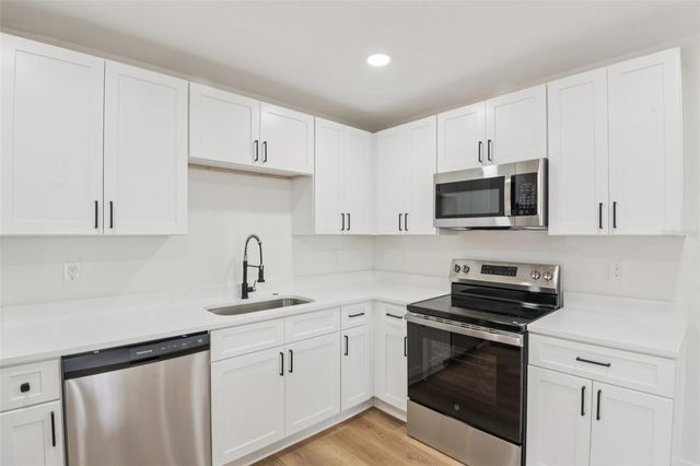 920 43RD AVENUE NE, St Petersburg, FL 33703