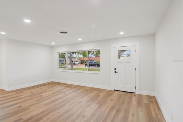 920 43RD AVENUE NE, St Petersburg, FL 33703