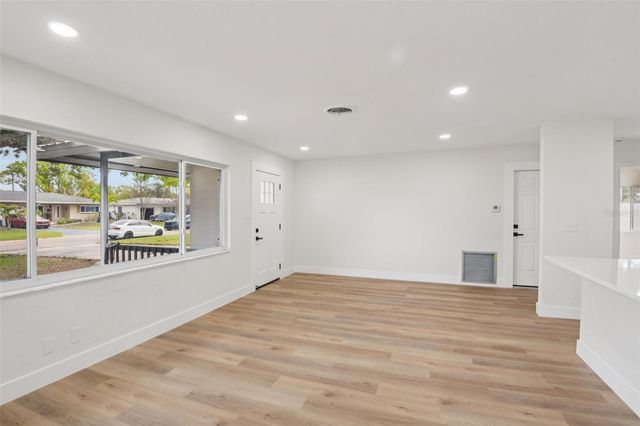 920 43RD AVENUE NE, St Petersburg, FL 33703