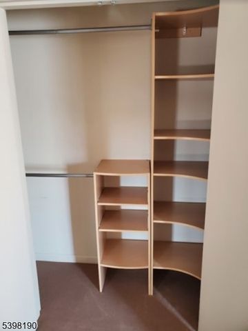 1 Carriage City Plz U613 613, Rahway City, NJ 07065