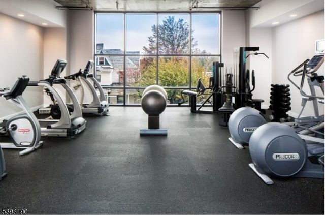 1 Carriage City Plz U613 613, Rahway City, NJ 07065