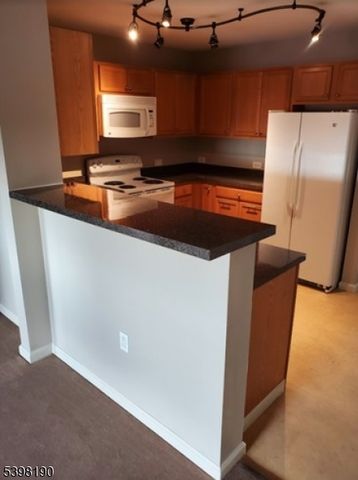 1 Carriage City Plz U613 613, Rahway City, NJ 07065