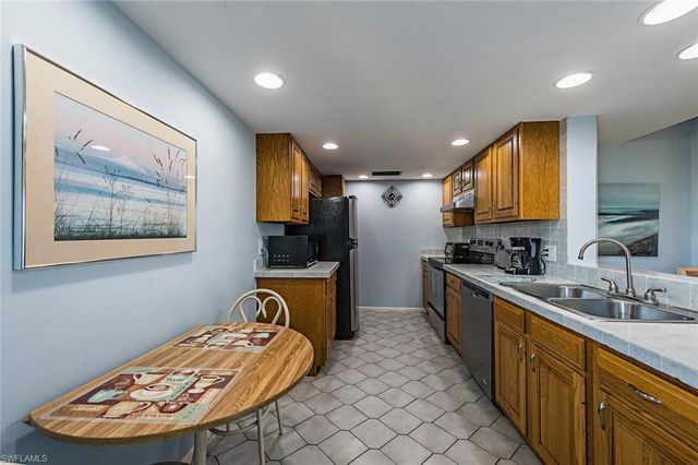 17 BLUEBILL AVE 1102, Naples, FL 34108