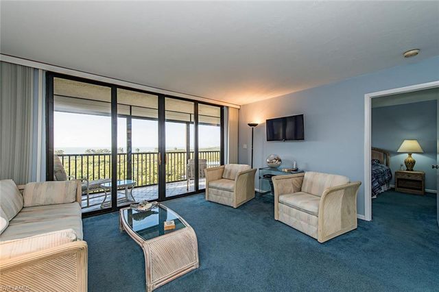 17 BLUEBILL AVE 1102, Naples, FL 34108