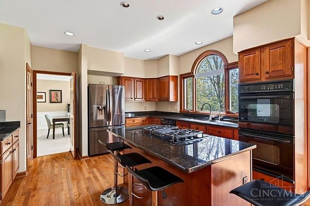 9235 Applecrest Court, Symmes Twp, OH 45242