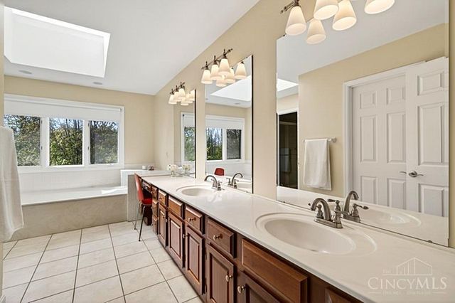 9235 Applecrest Court, Symmes Twp, OH 45242