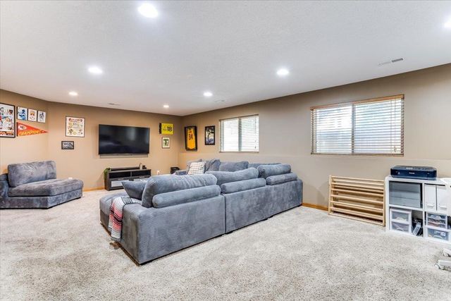 10405 W Greenfield St, Wichita, KS 67215
