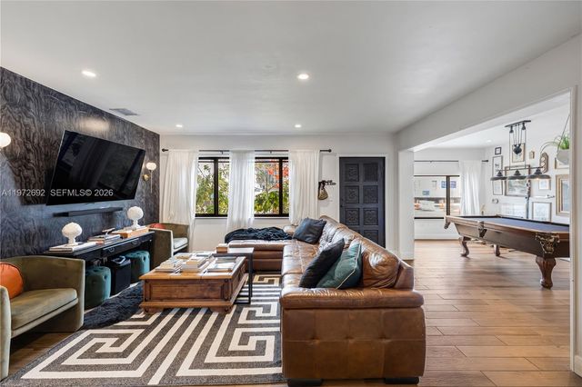 2421 NE 187th St, Miami, FL 33180