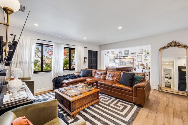 2421 NE 187th St, Miami, FL 33180