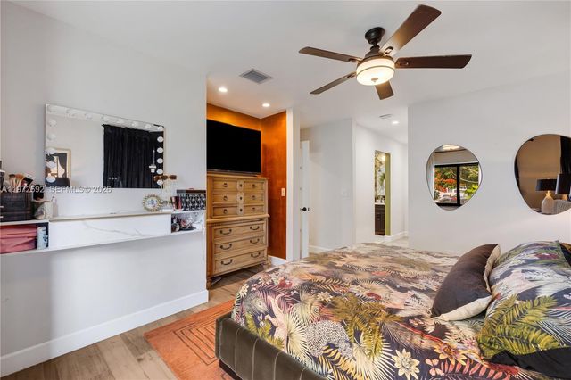 2421 NE 187th St, Miami, FL 33180