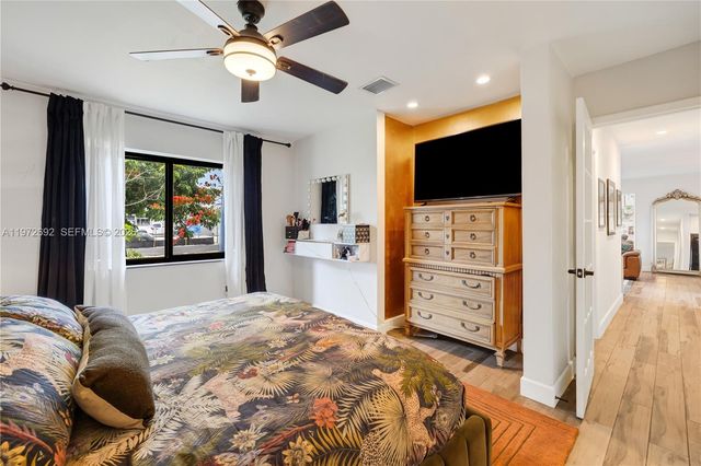 2421 NE 187th St, Miami, FL 33180