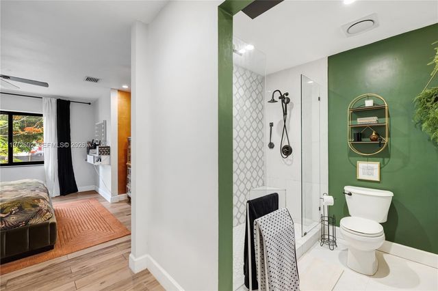 2421 NE 187th St, Miami, FL 33180