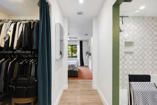 2421 NE 187th St, Miami, FL 33180