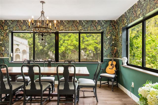 2421 NE 187th St, Miami, FL 33180