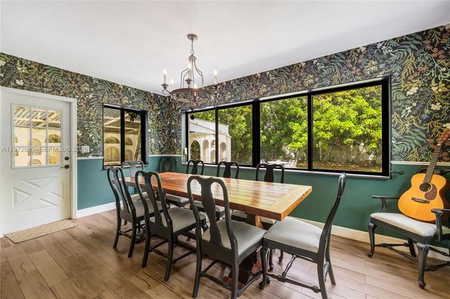 2421 NE 187th St, Miami, FL 33180