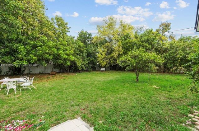 2421 NE 187th St, Miami, FL 33180