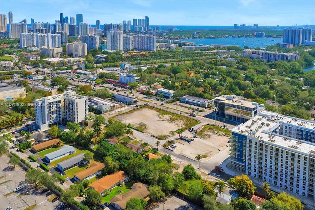 2421 NE 187th St, Miami, FL 33180