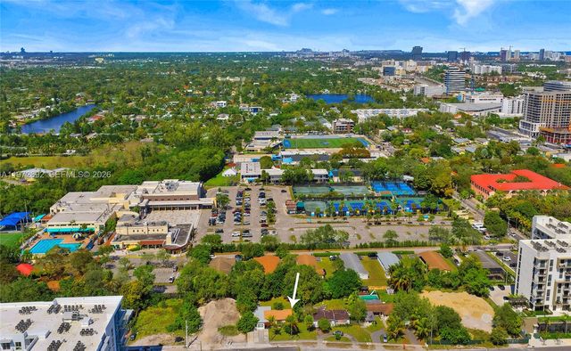 2421 NE 187th St, Miami, FL 33180