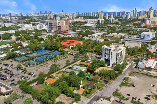 2421 NE 187th St, Miami, FL 33180