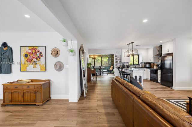 2421 NE 187th St, Miami, FL 33180