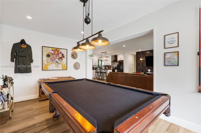 2421 NE 187th St, Miami, FL 33180