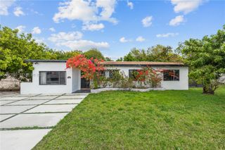 2421 NE 187th St, Miami, FL 33180
