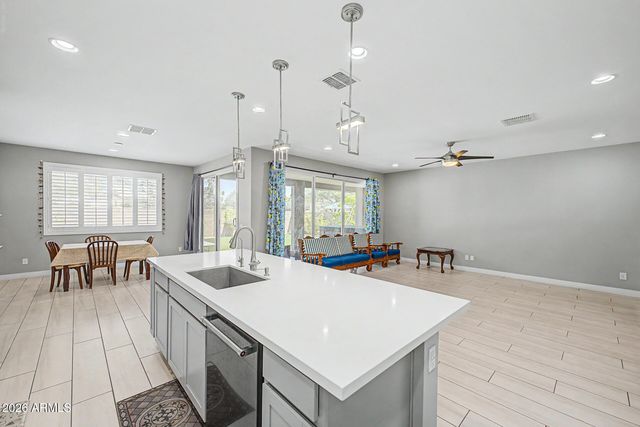 200 E WISTERIA Drive, Chandler, AZ 85286