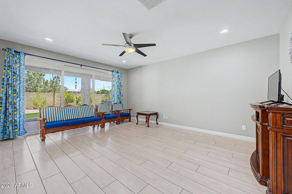 200 E WISTERIA Drive, Chandler, AZ 85286 — photo 5